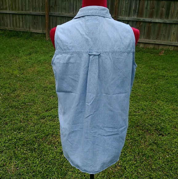 Button Down top - Picture 2 of 4